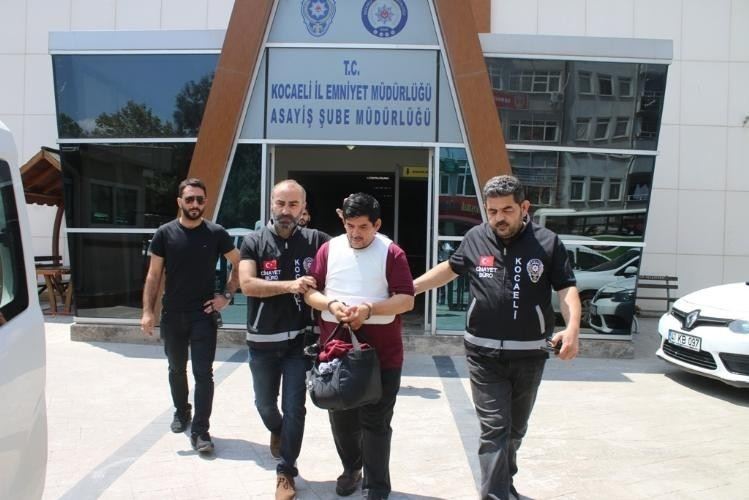 Yeğenini Ve Eniştesini Öldüren Şahsa Akrabaları Mahkemede Destek Çıktı