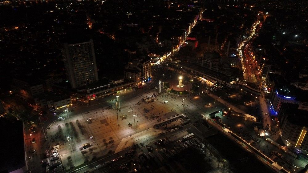 Yeni Yıla Saatler Kala Taksim Meydanı Havadan Görüntülendi