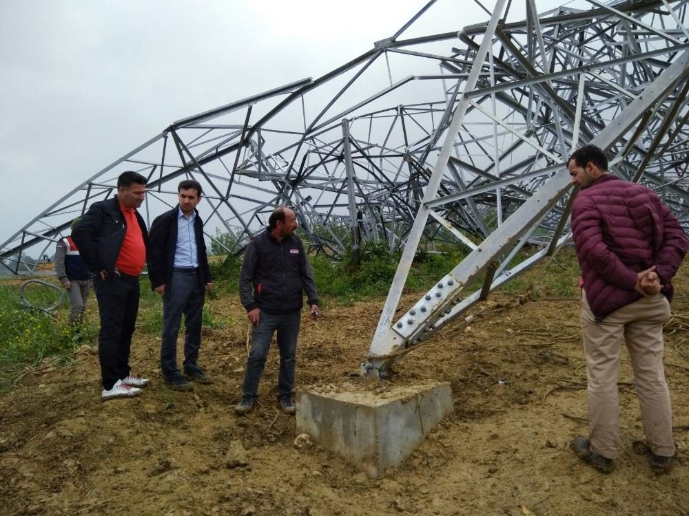 Yüksek Gerilim Hattı Devrildi: 3 İşçi Altında Kaldı