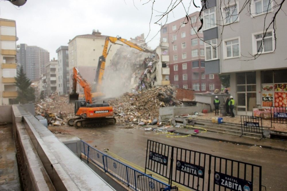 Yunus Apartmanında Yıkım Çalışmaları Dördüncü Gününde