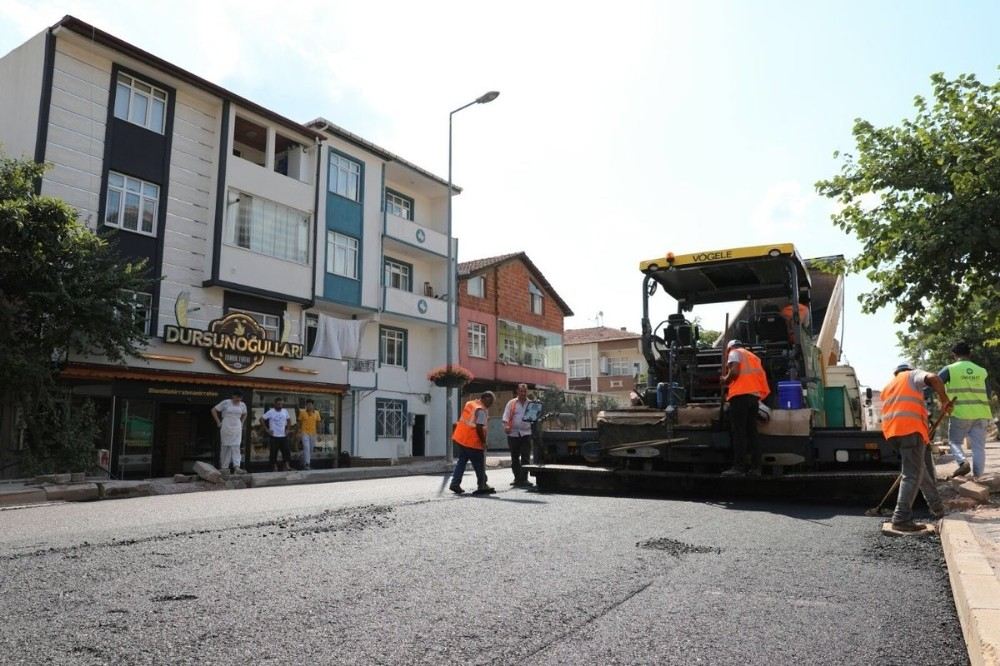 Yunus Emre Caddesinde Asfalt Çalışmaları Devam Ediyor