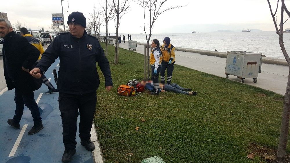 Zeytinburnu Sahilinde Boğazından Bıçaklanan Yabancı Uyruklu Kişi Hayatını Kaybetti